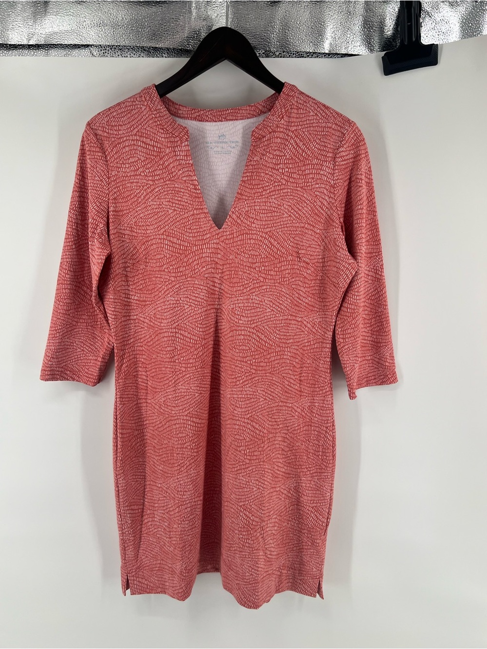 Southern Tide Alicia Coral V-Notch Dress, Subtle Wave Print, S, 3/4 sleeve
